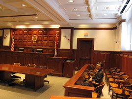 ワシントン大学(Washingon University in St.Louis) ロースクール模擬法廷にて。陪審員席に座る。2010.9.11